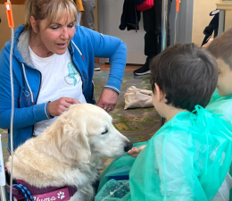 Pet-therapy in corsia: otto incontri con i cani per i piccoli pazienti della pediatria