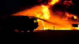 Incendio nella notte ai Torassi: in fiamme un cascinale isolato (VIDEO)