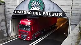 Frejus, tir contro una parete: tunnel chiuso per ore, caos in autostrada