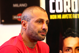 “Ora mi sono rotto il caz…”: Corona assolto, accusatrice rischia per frode