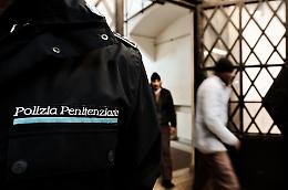 Pestaggi in carcere a Ivrea: la rivolta, la cella liscia e i silenzi in aula dell’ex comandante Pitti

