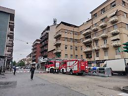 Crolla il tetto all’alba: sfiorata la tragedia in piazza Crispi (FOTO)