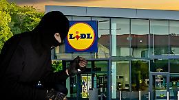 Colpo al Lidl di Ciriè: vetrina sfondata con un’auto-ariete