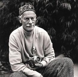 Norman Parkinson, lo stile eterno in 80 scatti: a Torino la mostra che illumina la moda del Novecento
