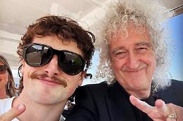 Benson Boone e Brian May: Bohemian Rhapsody è rinata nel deserto