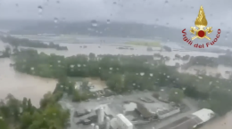 Alluvione, elicottero in volo tra fango e distruzione