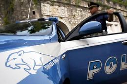 Picchia i genitori per avere soldi e minaccia di ucciderli: arrestato