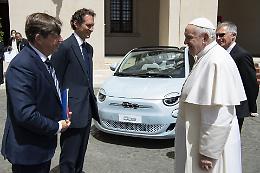 Il commovente addio di John Elkann a Papa Francesco: un ricordo di speranza e spiritualità