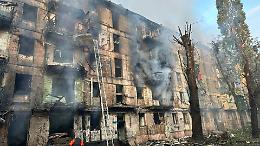 Alba di fuoco su Kiev: nove morti e decine di feriti in un attacco russo tra i più devastanti del 2025