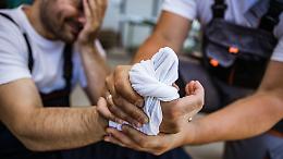 Incidente sul lavoro al Carrefour Market: un addetto ferito, dito incastrato tra muletto e scaffale