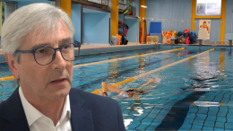 Piscina chiusa, città all’asciutto: protesta in Consiglio