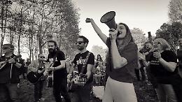25 Aprile, Chivasso risponde con la musica e la disobbedienza ai divieti imposti da Meloni e Castello