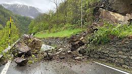 Frana a Perrero: la SP169 bloccata per ore! Paura e disagi in Val Germanasca