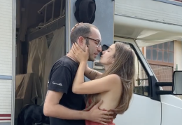 Torino, rubato il camper dei @Viaggiatoriecologici. Valentina in lacrime: "Vi prego, aiutateci"
