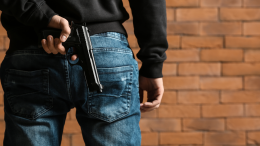 Rapina fallita alla farmacia Salus di Nichelino: 34enne arrestato con una pistola rubata