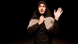 Antropolaroid, Tindaro Granata emoziona Torino: doppia data al Teatro Il Cubo per il racconto di una Sicilia viva e struggente