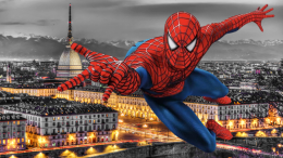 Spiderman avvistato sui tetti di Torino: la Marvel apre una sede in via Tirreno?