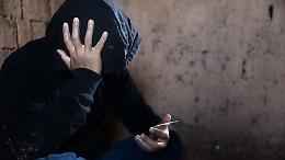 Arrestato minorenne con hashish e coltello: nascondeva la droga in un pacco di biscotti