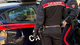 Aggredisce la ex nonostante il divieto di avvicinamento: Carabinieri trovano la vittima a terra, sanguinante