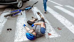 La strada non è sicura per i ciclisti: i dati Asaps parlano chiaro