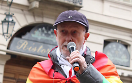 “Fino alla liberazione dalla guerra”: a Ivrea il nuovo libro di Enrico Peyretti, operaio della pace