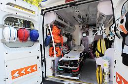 Scontro tra moto e auto: centauro in ospedale, traffico in tilt
