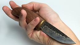 Coltellate nella quiete di Collegno: un 28enne in fin di vita dopo un'aggressione feroce tra le mura di casa e in strada