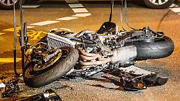 Schianto sulla statale 25 a Rosta: minorenne in moto finisce in ospedale dopo un violento impatto con un’auto