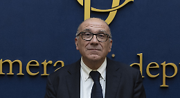 Rifiuti, poltrone e amnesie: la poltrona incollata al sedere di Calogero