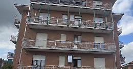 Affitta la stessa casa a cento persone e sparisce con la caparra: la Totò del mattone colpisce a Santena