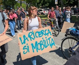 Università bloccata all’alba: i precari alzano la voce contro tagli e precarietà