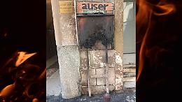 Ivrea, incendio doloso in via Arduino: bruciati i contenitori della carta e danneggiata la bacheca Auser