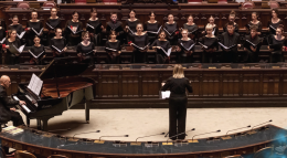 Il silenzio della chiesa, poi le voci bianche: sabato sera la musica si fa memoria e incanto