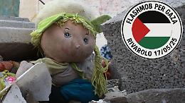 “La fame non è un’arma”: a Rivarolo il flashmob per Gaza promosso dal Comitato Pace Alto Canavese
