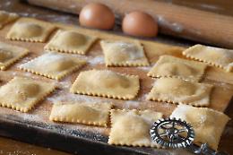 Pro loco scatenate: Trausella si trasforma in un ristorante a cielo aperto 