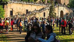 Agliè, in 1.300 alla Camminata Reale: successo per l’evento attorno al Castello tra storia, natura e sapori (FOTO)