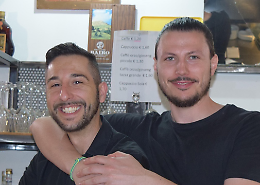 Il ritorno del Karaoke: Emilio Altieri fa rivivere la magia della musica all'AmorBairo