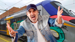 In stazione a Rivarolo, lancia la bici contro i controllori e minaccia: “Vi spacco la faccia”