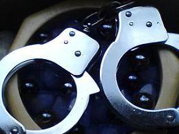 Arrestato a Mirafiori Sud un 32enne ricercato da anni: scappa in retromarcia, poi aggredisce i poliziotti