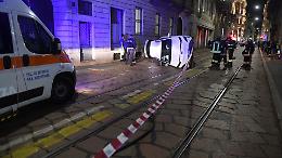 Leini, auto fuori controllo in via Verdi: due giovani feriti 