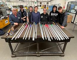 Rivoli, l’Enaip trasforma la formazione in avventura: spade laser da Star Wars create dagli studenti