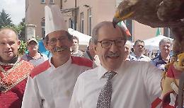 Torna la zuppa di Tony da Guinness (quasi 2 mila kg di pesce) e pure una torta "Napoli" di 4 metri