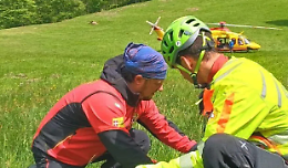 Parapendio, paura a Ronco Canavese: francese precipita in fase di atterraggio