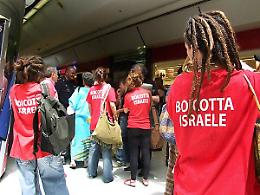 Blitz di Ultima Generazione e Bds Italia nel Carrefour di Torino: “Contro ecocidio e genocidio, blocca Carrefour”