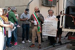 Anche il sindaco marcia per la Palestina e Fratelli d'Italia va all'attacco