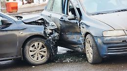 Mattinata infernale a Leini: maxi incidente in via Lombardore, cinque auto coinvolte
