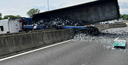 Caos in tangenziale a Torino: tir si ribalta e traffico in tilt