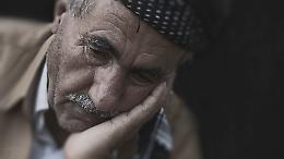 Uomo trovato morto in casa dopo giorni: la tragedia silenziosa della solitudine