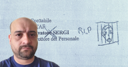 Perde il lavoro per una vignetta sull'ex-dirigente coinvolto nel caso Echidna. "Voglio il reintegro"