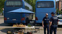 Blitz a Torino: fermati due autobus moldavi con mercato illegale su ruote
